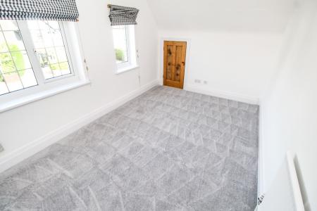 4 bedroom Detached house to let in Middleton Crescent, Beeston, NG9