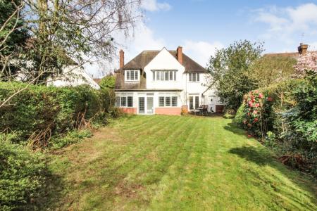 4 bedroom Detached house to let in Middleton Crescent, Beeston, NG9