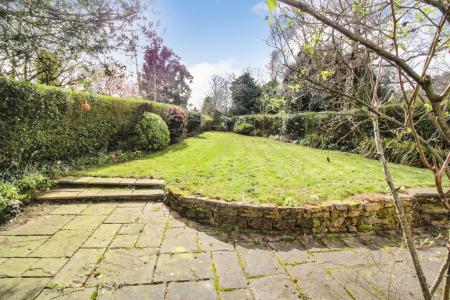 4 bedroom Detached house to let in Middleton Crescent, Beeston, NG9