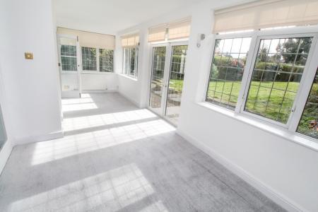 4 bedroom Detached house to let in Middleton Crescent, Beeston, NG9