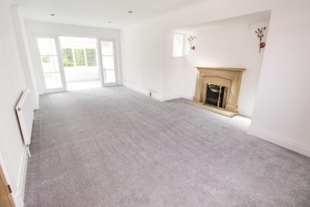 4 bedroom Detached house to let in Middleton Crescent, Beeston, NG9