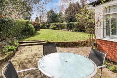 4 bedroom Detached house to let in Middleton Crescent, Beeston, NG9