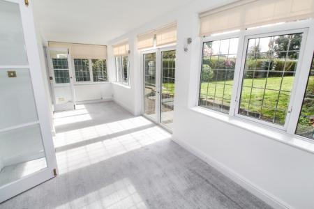 4 bedroom Detached house to let in Middleton Crescent, Beeston, NG9