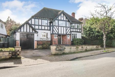 4 bedroom Detached house to let in Middleton Crescent, Beeston, NG9