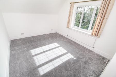 4 bedroom Detached house to let in Middleton Crescent, Beeston, NG9