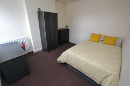 4 bedroom Semi-detached house to let in Oakfields Road, West Bridgford, NG2