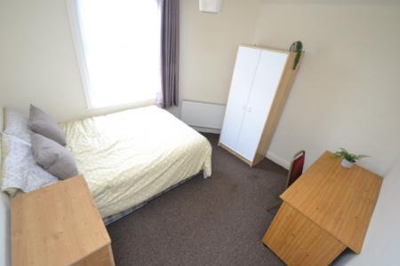4 bedroom Semi-detached house to let in Oakfields Road, West Bridgford, NG2