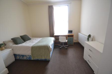 2 bedroom Flat to let in Henry Road, West Bridgford, NG2
