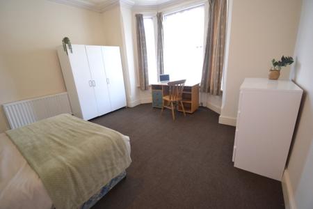 2 bedroom Flat to let in Henry Road, West Bridgford, NG2