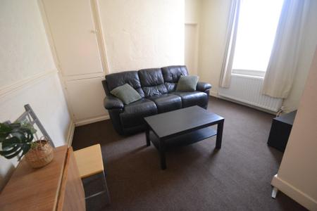 2 bedroom Flat to let in Henry Road, West Bridgford, NG2