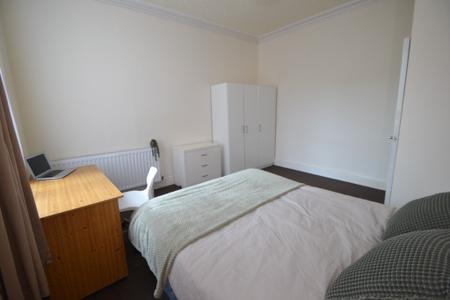 2 bedroom Flat to let in Henry Road, West Bridgford, NG2