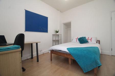 4 bedroom Property to let in Stannnington View Road, S10