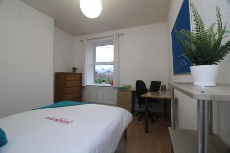 4 bedroom Property to let in Stannnington View Road, S10