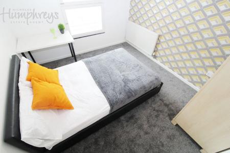 1 bedroom Property to let in Glossop Road, S10 2GZ