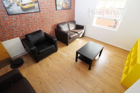 1 bedroom Property to let in Glossop Road, S10 2GZ