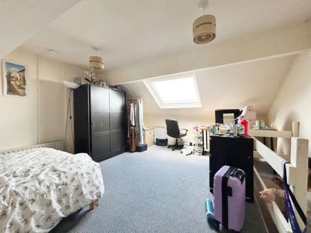 3 bedroom Property to let in Grosvenor Square, S2 4NS