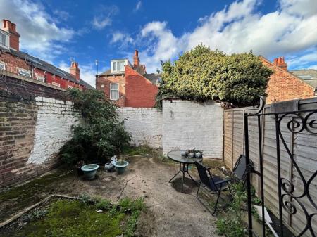 3 bedroom Property to let in Grosvenor Square, S2 4NS