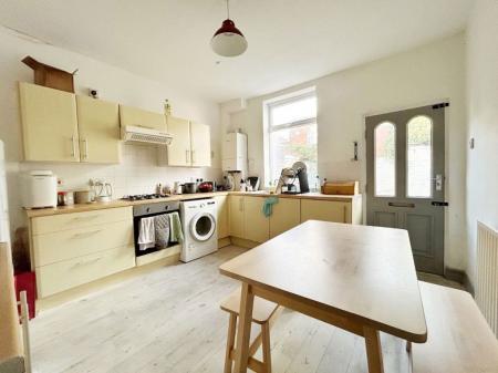 3 bedroom Property to let in Grosvenor Square, S2 4NS