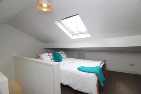 3 bedroom Property to let in Glossop Road, S10 2HP