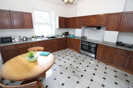 1 bedroom Property to let in Broomhall Place, S10 2DG