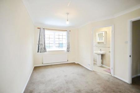4 bedroom Property to let in Sandygate Grange Drive, S10 5NW