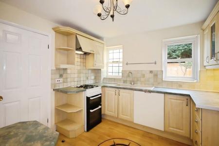 4 bedroom Property to let in Sandygate Grange Drive, S10 5NW