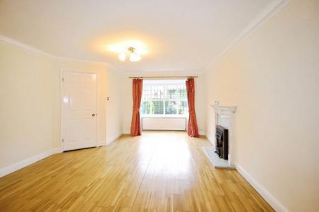 4 bedroom Property to let in Sandygate Grange Drive, S10 5NW