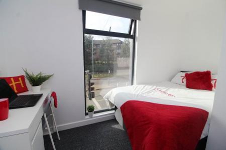 1 bedroom Property to let in Infirmary Road, S6 3DH