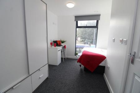 1 bedroom Property to let in Infirmary Road, S6 3DH