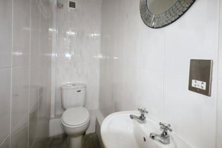 1 bedroom Property to let in Glossop Road, S10 2GZ