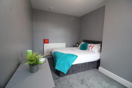 6 bedroom Terraced House for sale in Thompson Road, S11