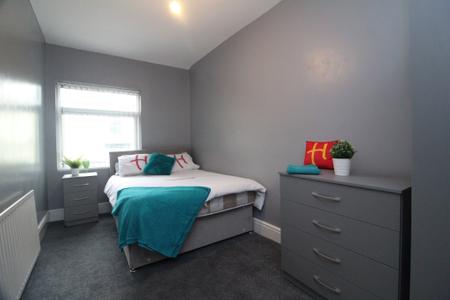 6 bedroom Terraced House for sale in Thompson Road, S11
