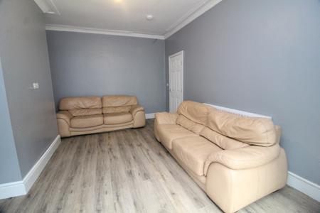 6 bedroom Terraced House for sale in Thompson Road, S11