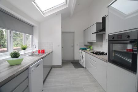 6 bedroom Terraced House for sale in Thompson Road, S11