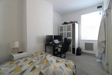 5 bedroom Detached house for sale in Violet Bank Road