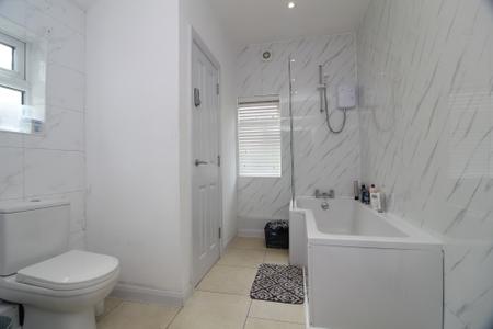 5 bedroom Detached house for sale in Violet Bank Road