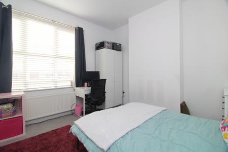 5 bedroom Detached house for sale in Violet Bank Road