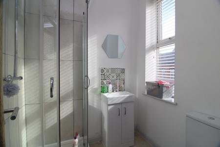 5 bedroom Detached house for sale in Violet Bank Road