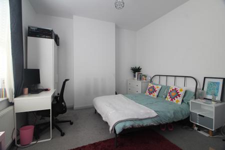 5 bedroom Detached house for sale in Violet Bank Road