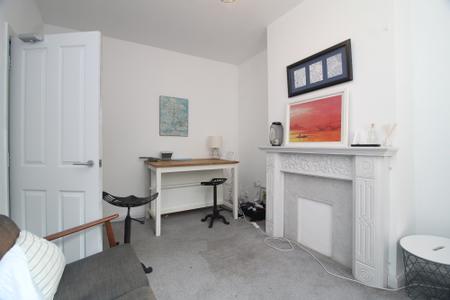 5 bedroom Detached house for sale in Violet Bank Road