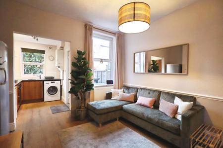 1 bedroom Property to let in Hunter`s Bar, S11