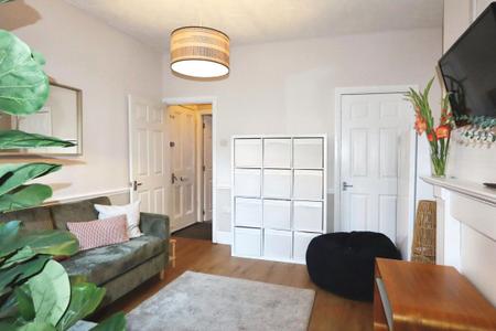 1 bedroom Property to let in Hunter`s Bar, S11