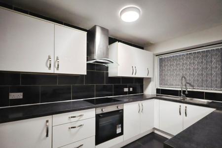 1 bedroom Studio flat to let in Langsett Grove, S6