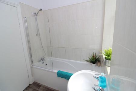 7 bedroom Property to let in Elmore Rd, S10
