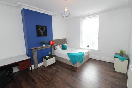 7 bedroom Property to let in Elmore Rd, S10