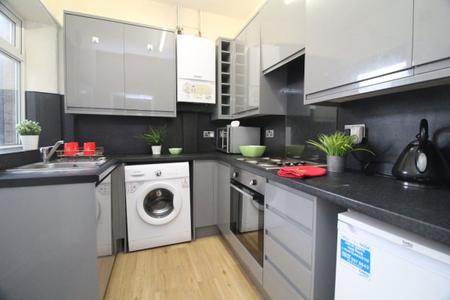 5 bedroom Property to let in Brighton Terrace Road, S10 1NU