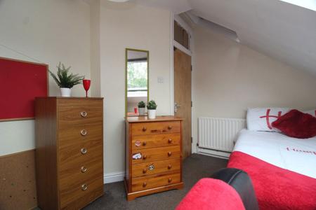 5 bedroom Property to let in Brighton Terrace Road, S10 1NU