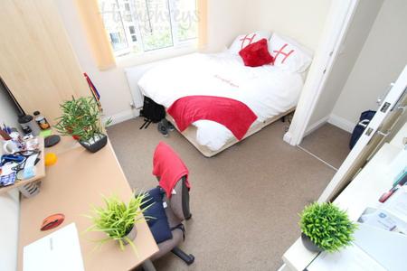3 bedroom Property to let in Churchill Road, S10