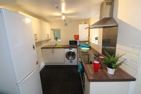 4 bedroom Property to let in Pickmere Road, S10