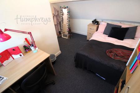 3 bedroom Property to let in Flat 3, 21 Pickmere Road, S10
